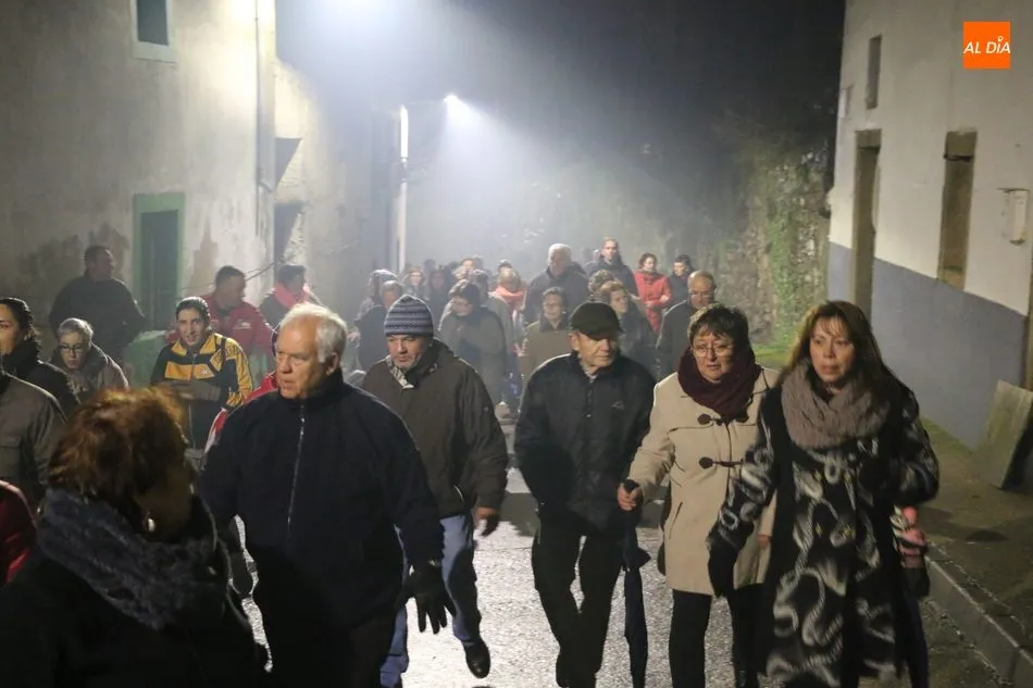 Foto 10 - El humo purifica las calles de La Fregeneda al paso de San Sebasti&aacute;n  