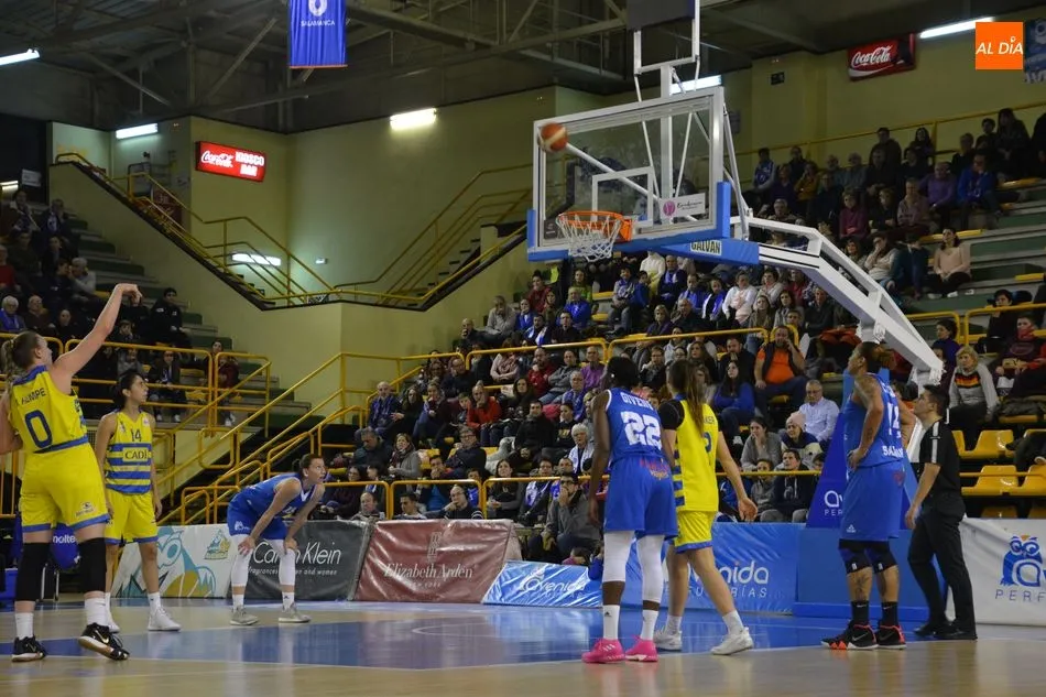 Foto 10 - La Liga y el Cad&iacute; La Seu &lsquo;arreglan&rsquo; los males del Perfumer&iacute;as Avenida (71-48)