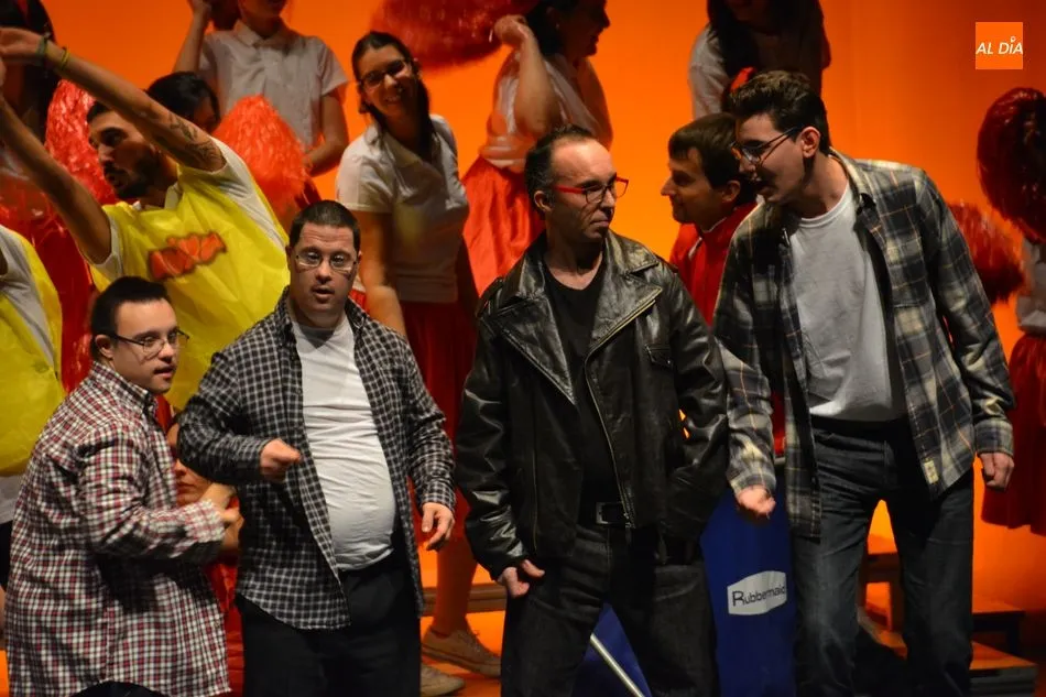 Foto 5 - La Fundaci&oacute;n AVIVA deslumbra con su adaptaci&oacute;n de &lsquo;Grease&rsquo;