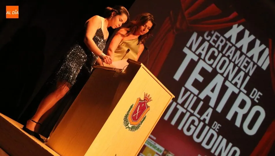 Estela Bartolomé y Elena García fueron las encargadas de presentar el Certamen / MARIBEL Y CORRAL