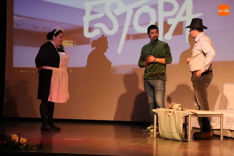 Foto 10 - Vitiriteros ameniza con humor la gala inaugural del Certamen Nacional de Teatro &lsquo;Villa de...