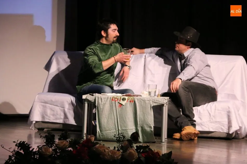 Foto 7 - Vitiriteros ameniza con humor la gala inaugural del Certamen Nacional de Teatro &lsquo;Villa de...