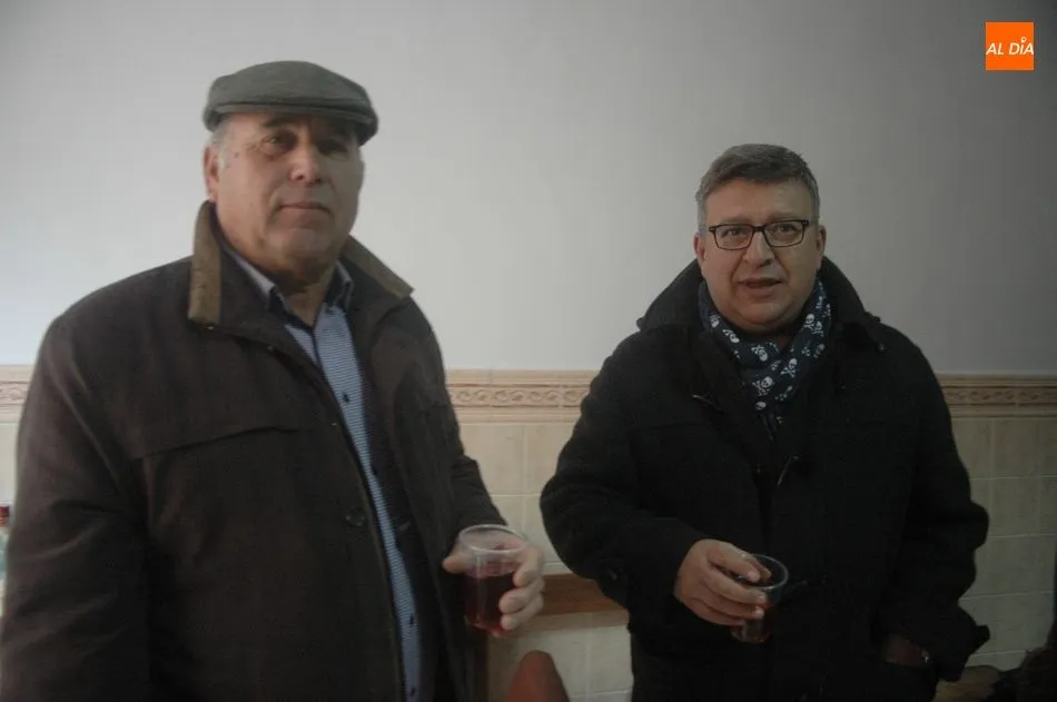 Foto 2 - Alfredo Hern&aacute;ndez Gir&oacute;n y Francisco Hern&aacute;ndez Pi&ntilde;el, mayordomos de San Ant&oacute;n en Saucelle  