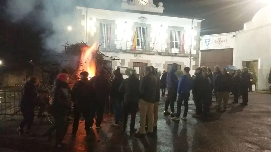 Foto 5 - La &lsquo;engualera&rsquo; espanta los males en Cip&eacute;rez la v&iacute;spera de San Sebasti&aacute;n  