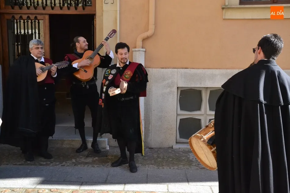 Foto 2 - Hasta la tuna participa en el d&iacute;a grande en honor a San Sebasti&aacute;n, que tuvo dos estrenos de...