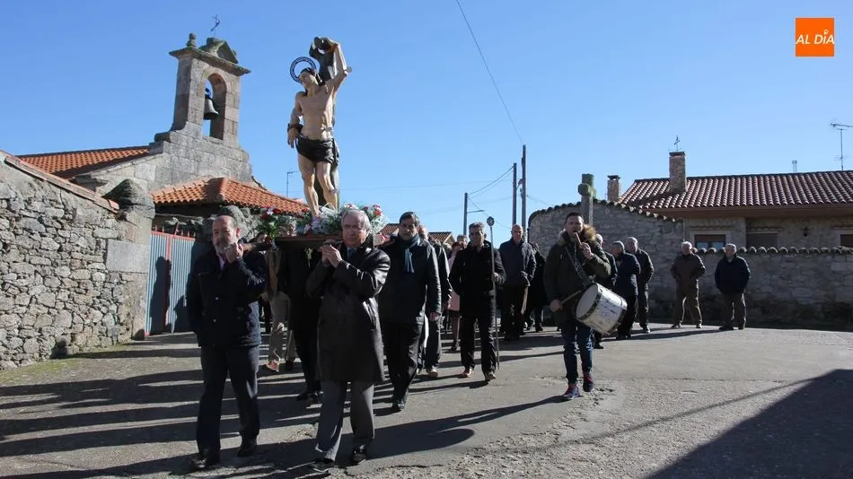 Tras la misa en la ermita, San Sebastián salía en procesión por las calles cipereñas / MARIBEL