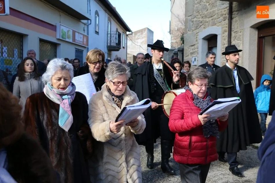Foto 8 - Los mayordomos de San Sebasti&aacute;n en Villavieja presiden la procesi&oacute;n y proceden a la &lsquo;colaci&oacute;n...