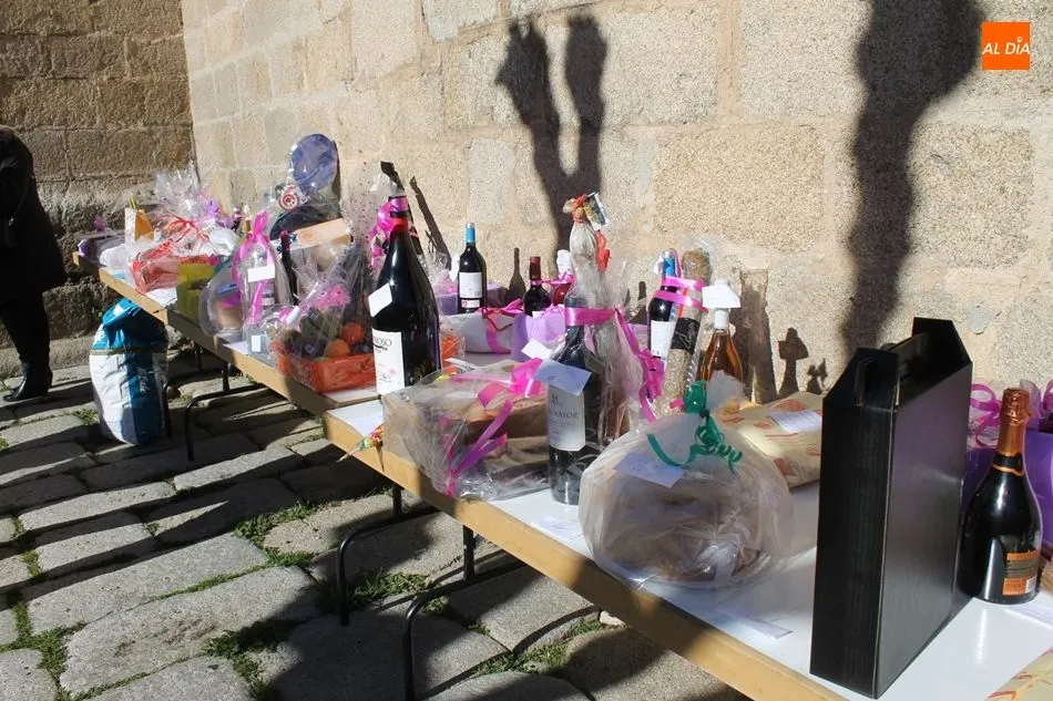 Foto 2 - La Fiesta de San Ant&oacute;n recauda m&aacute;s de 2.700 euros en una entretenida subasta