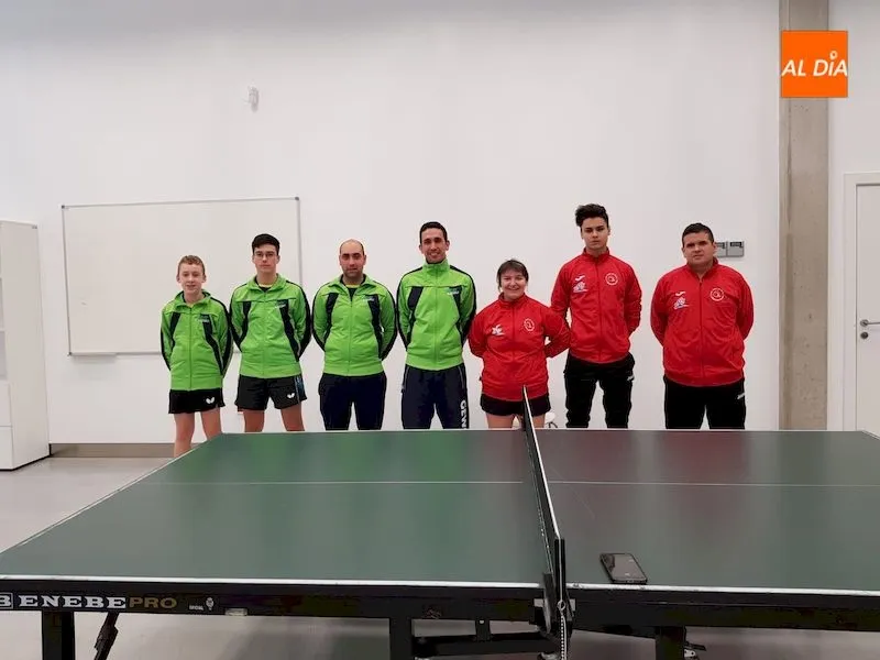 Foto 5 - Cabrerizos, Gossima y Salesianos Pizarrales vencen en una nueva jornada de las ligas de tenis de...
