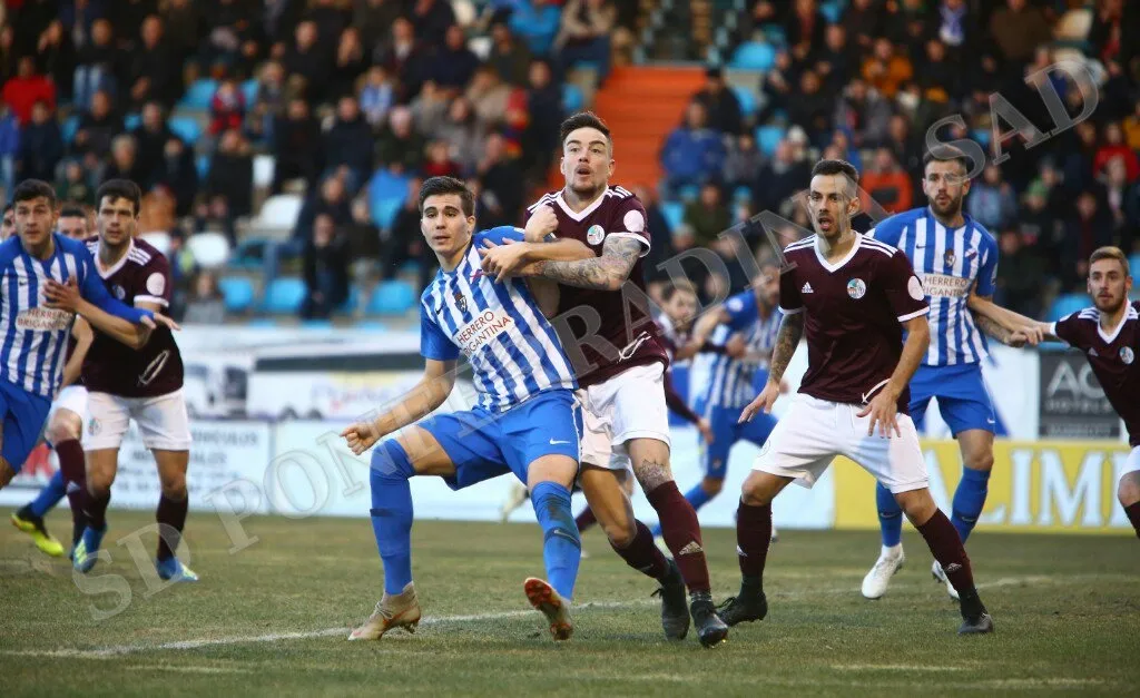 Foto 8 - El Salamanca UDS obra lo &lsquo;imposible&rsquo; y asalta un inexpugnable Toral&iacute;n (0-1)