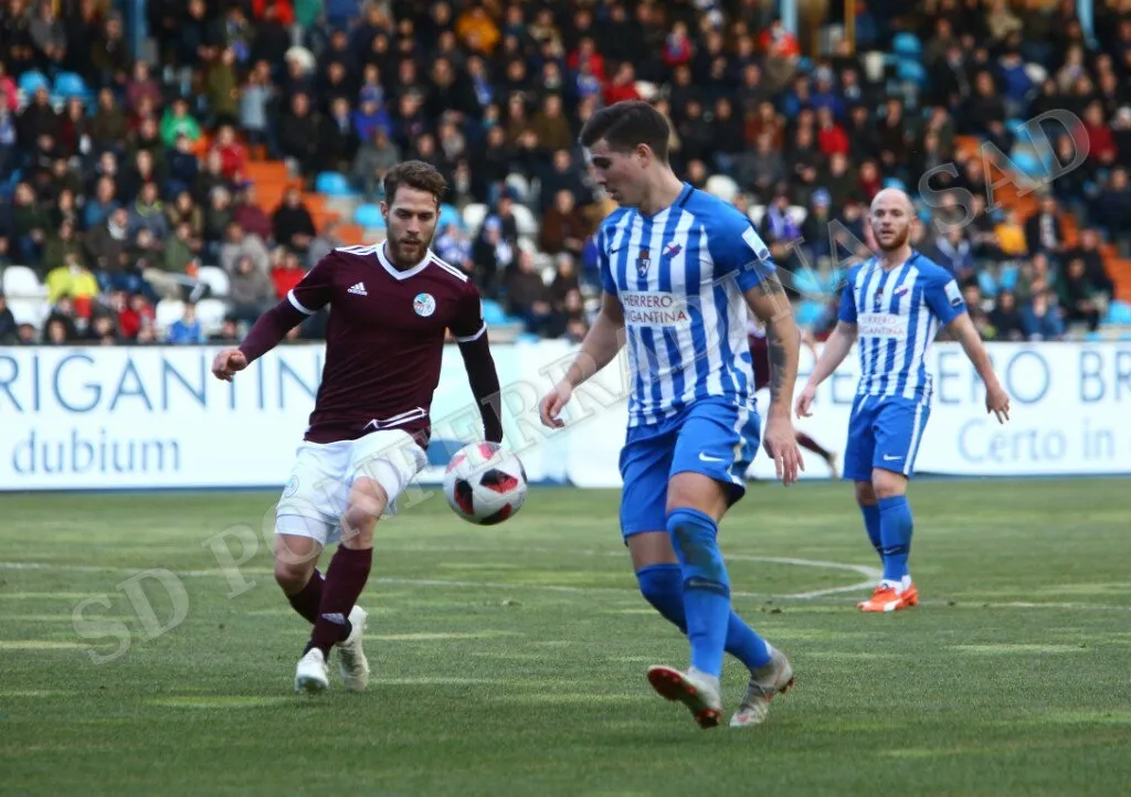 Foto 6 - El Salamanca UDS obra lo &lsquo;imposible&rsquo; y asalta un inexpugnable Toral&iacute;n (0-1)