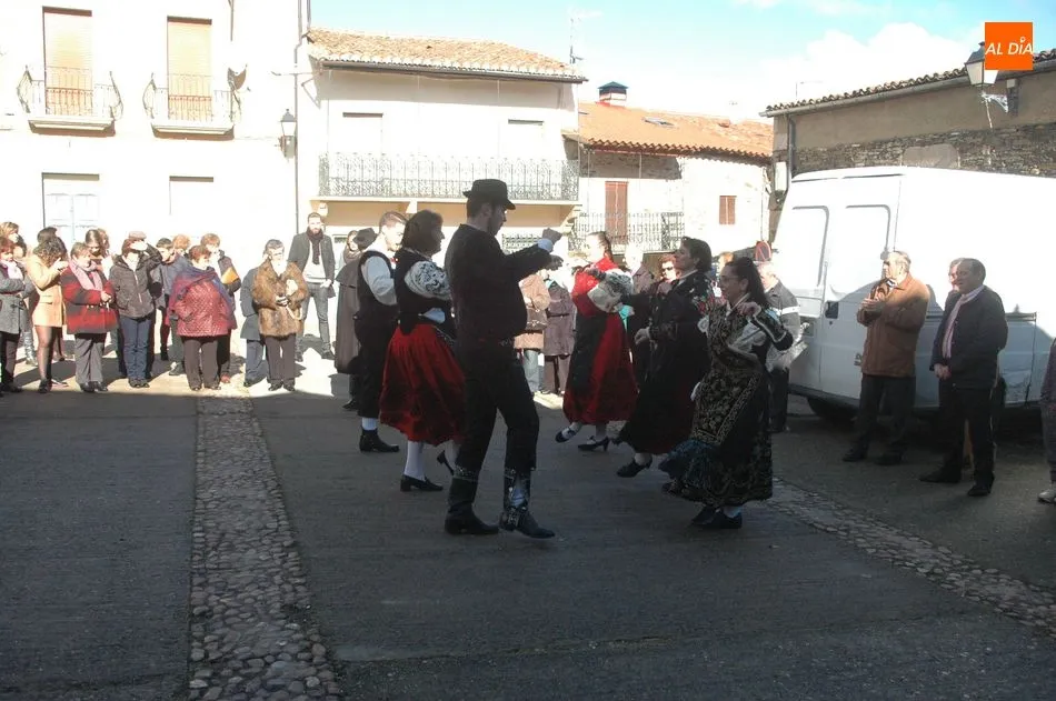 Foto 5 - Vilvestre celebra San Sebasti&aacute;n con convite y el baile de la bandera  