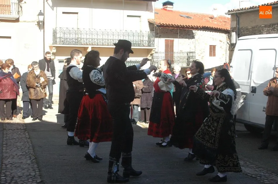 Foto 4 - Vilvestre celebra San Sebasti&aacute;n con convite y el baile de la bandera  