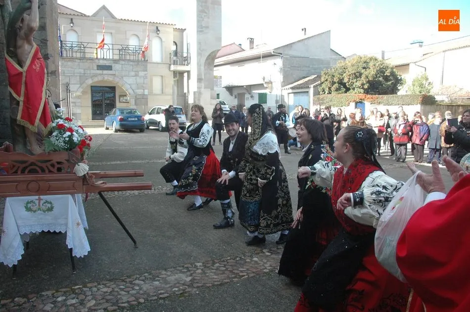 Foto 3 - Vilvestre celebra San Sebasti&aacute;n con convite y el baile de la bandera  