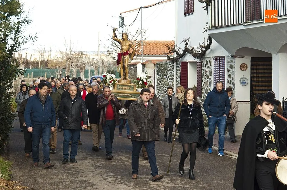 Procesión por las calles del agregado | Fotos Adrián Martín