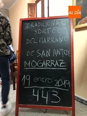 Foto 6 - La rifa del marrano de San Ant&oacute;n recauda casi 700 euros para C&aacute;ritas