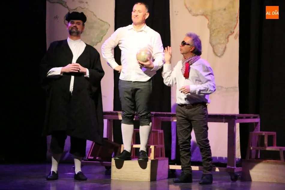 Foto 5 - El Certamen de Teatro Villa de Vitigudino arranca con una buena entrada para ver a UGTeatro  