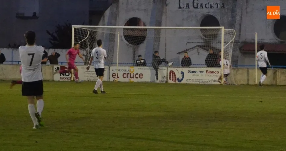 Foto 10 - Cinco flechas mataron a San Sebasti&aacute;n... y un solitario gol en el 89&rsquo; al Ciudad Rodrigo ante la...