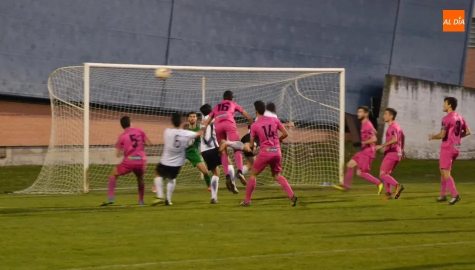 Foto 5 - Cinco flechas mataron a San Sebasti&aacute;n... y un solitario gol en el 89&rsquo; al Ciudad Rodrigo ante la...