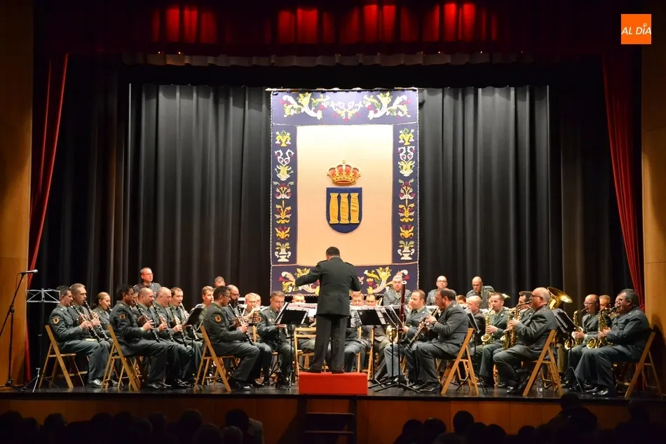 Foto 9 - El Teatro Nuevo roza el lleno en el concierto de la Unidad de M&uacute;sica de la Guardia Civil  