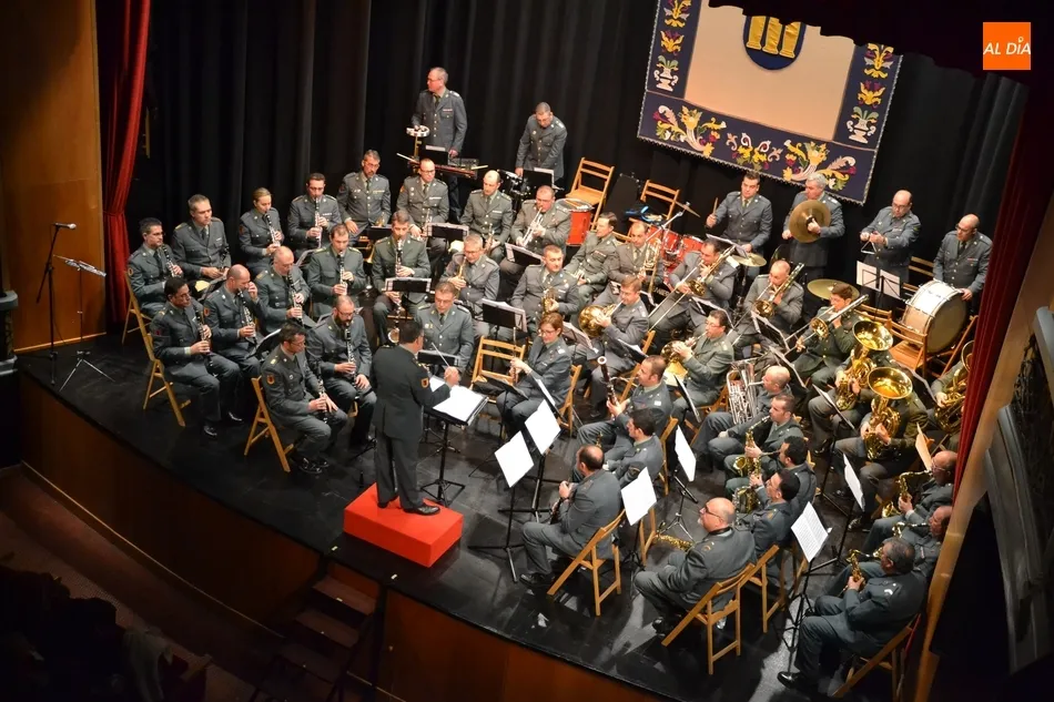 Foto 7 - El Teatro Nuevo roza el lleno en el concierto de la Unidad de M&uacute;sica de la Guardia Civil  