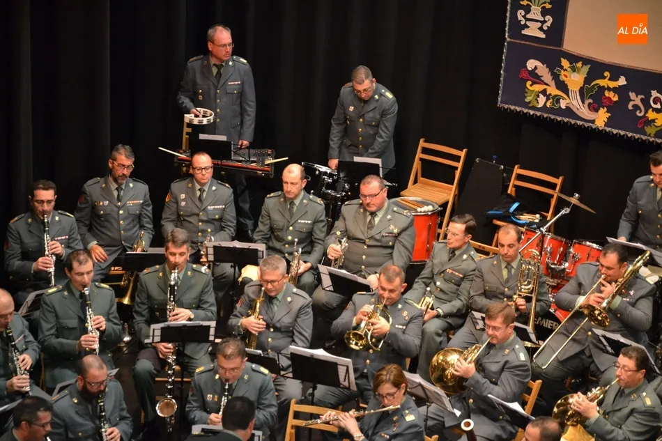 Foto 5 - El Teatro Nuevo roza el lleno en el concierto de la Unidad de M&uacute;sica de la Guardia Civil  