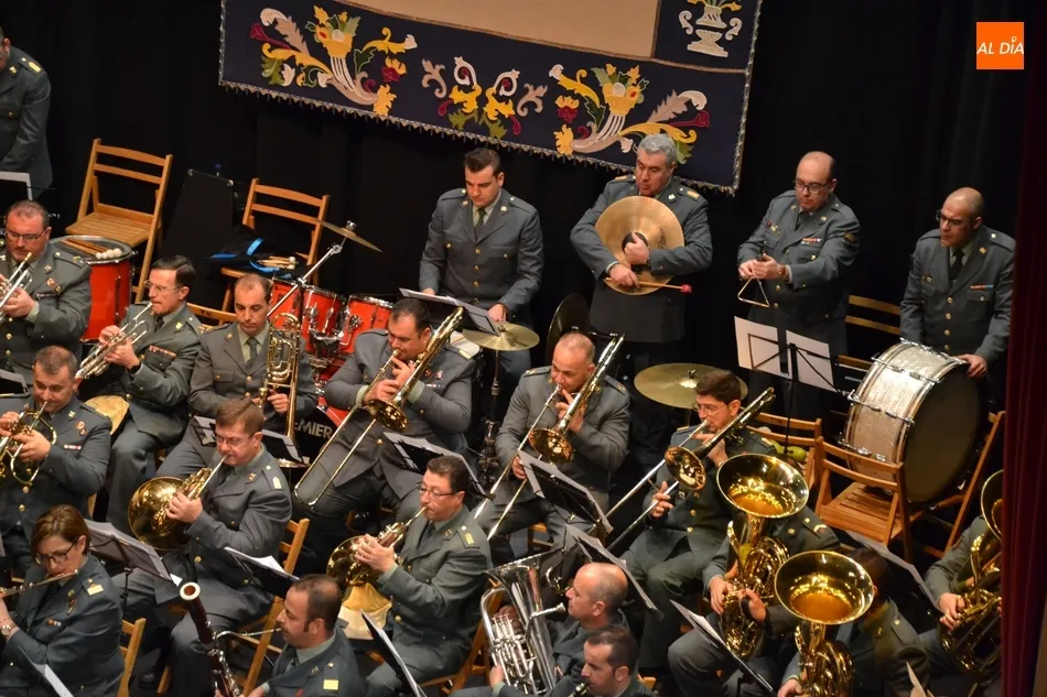 Foto 4 - El Teatro Nuevo roza el lleno en el concierto de la Unidad de M&uacute;sica de la Guardia Civil  