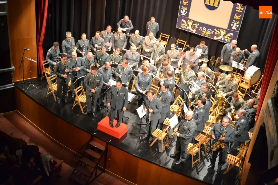 Foto 2 - El Teatro Nuevo roza el lleno en el concierto de la Unidad de M&uacute;sica de la Guardia Civil  