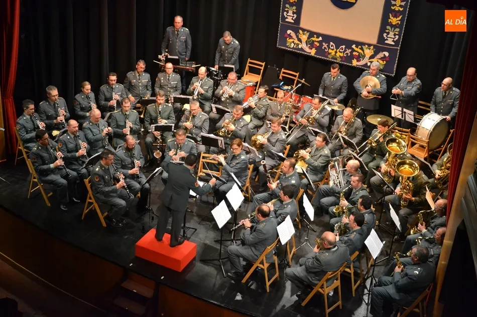 El Teatro Nuevo roza el lleno en el concierto de la Unidad de Música de la Guardia Civil  
