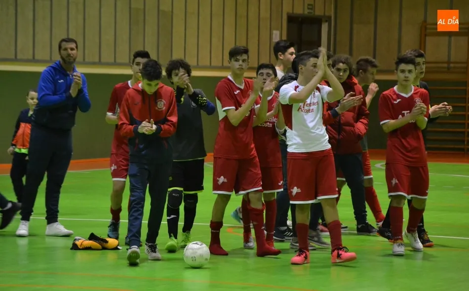 Foto 4 - Juveniles y cadetes del III Columnas se topan con el &aacute;rbitro, que hizo llamar a la Polic&iacute;a Local  