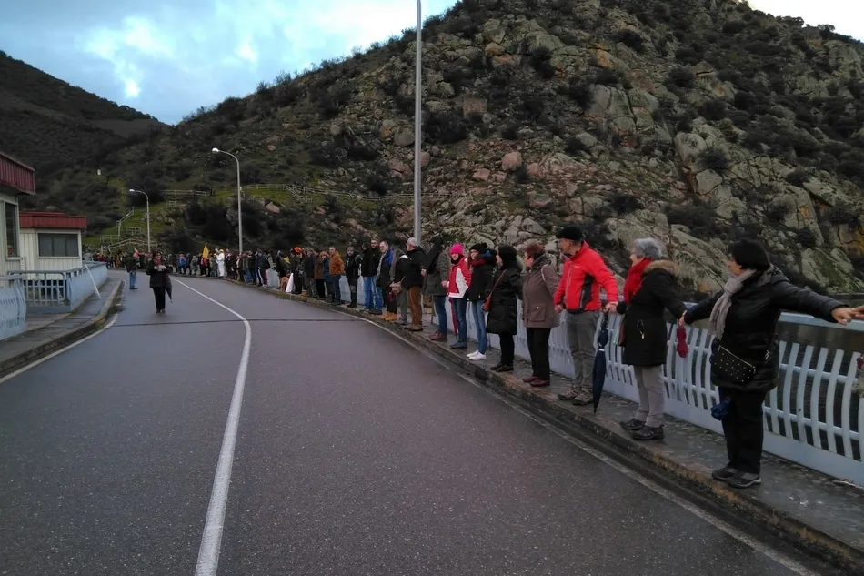 Foto 2 - Activistas espa&ntilde;oles y portugueses suman fuerzas contra la mina de uranio de Berkeley en el Campo...