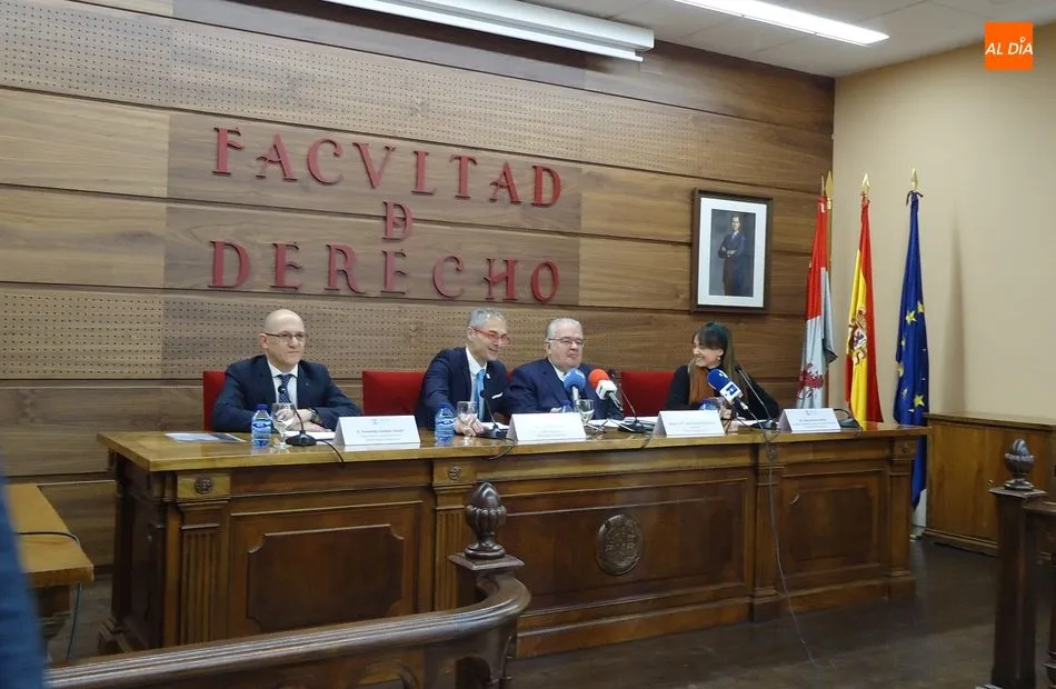 Foto 3 - El presidente del Constitucional se suma al 40 aniversario de la Carta Magna en la USAL