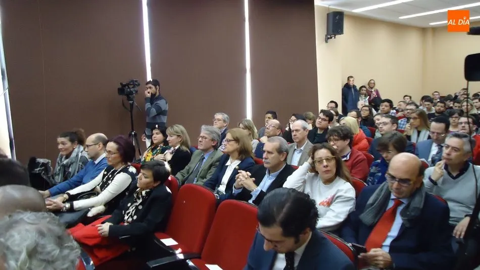 Foto 2 - El presidente del Constitucional se suma al 40 aniversario de la Carta Magna en la USAL