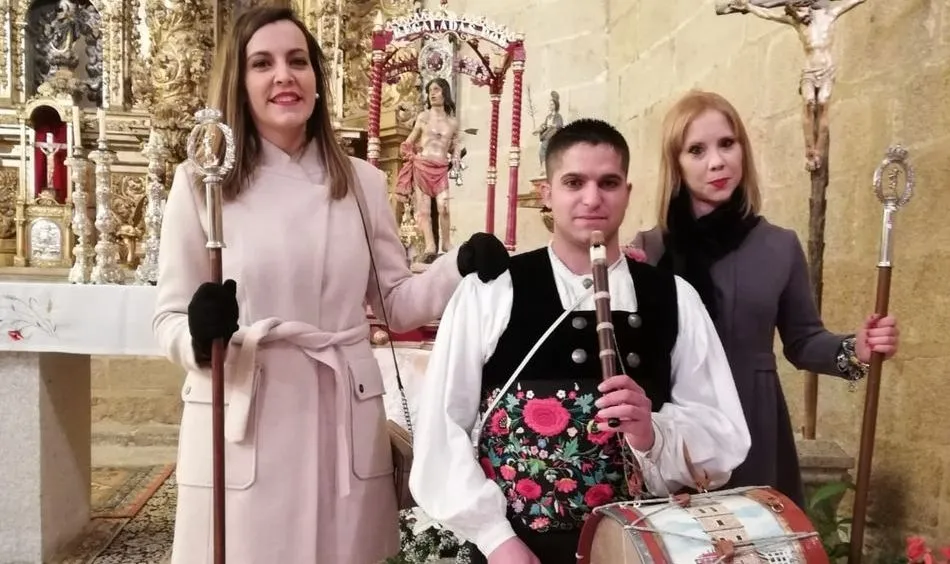 Eva abarca y Emma Moronta, mayordomas de San Sebastián durante el último año