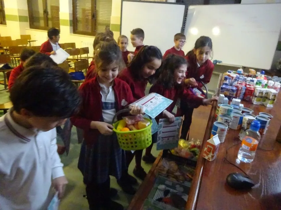 Foto 6 - Alumnos de Colegio San Juan Bosco participan en talleres de consumo responsable  