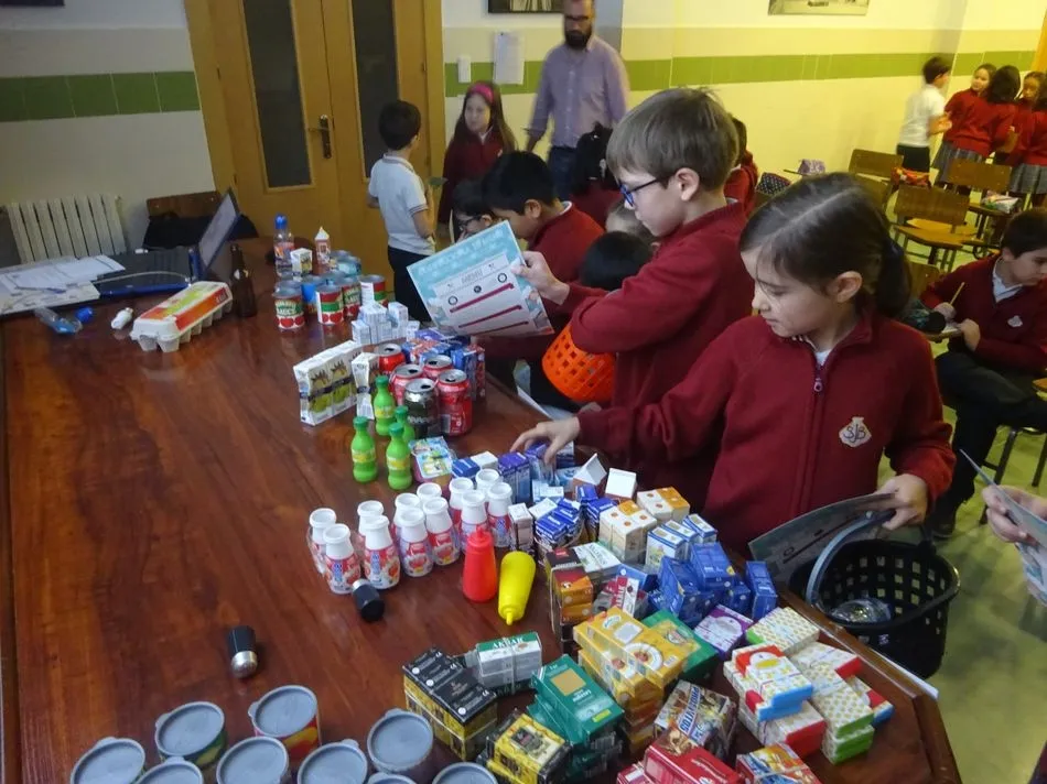 Foto 4 - Alumnos de Colegio San Juan Bosco participan en talleres de consumo responsable  