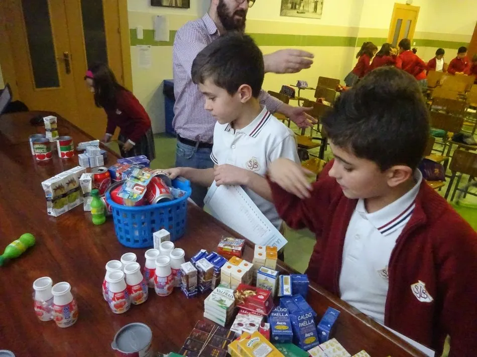 Foto 3 - Alumnos de Colegio San Juan Bosco participan en talleres de consumo responsable  