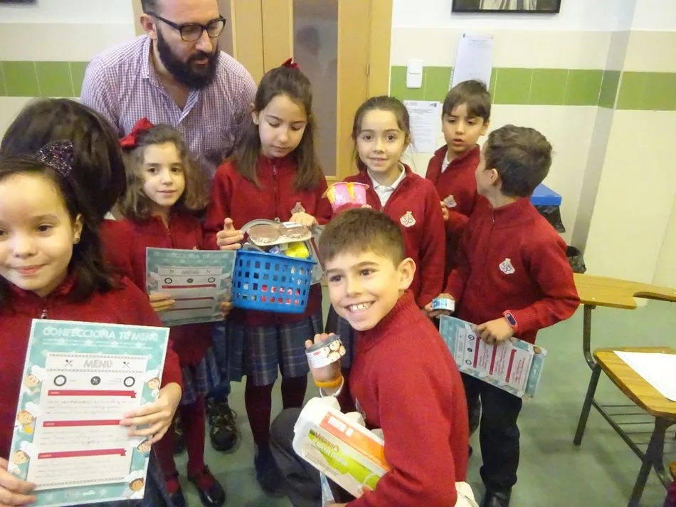 Foto 2 - Alumnos de Colegio San Juan Bosco participan en talleres de consumo responsable  