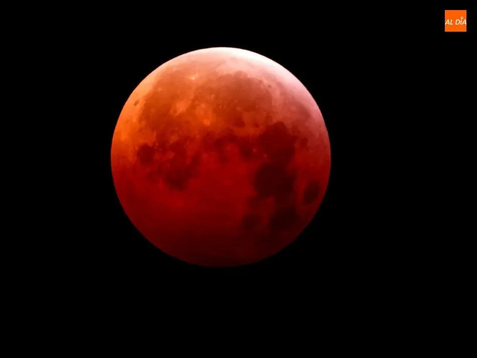 Foto 7 - El eclipse total de Luna y la superluna captados por la c&aacute;mara de Juli&aacute;n Mateos  