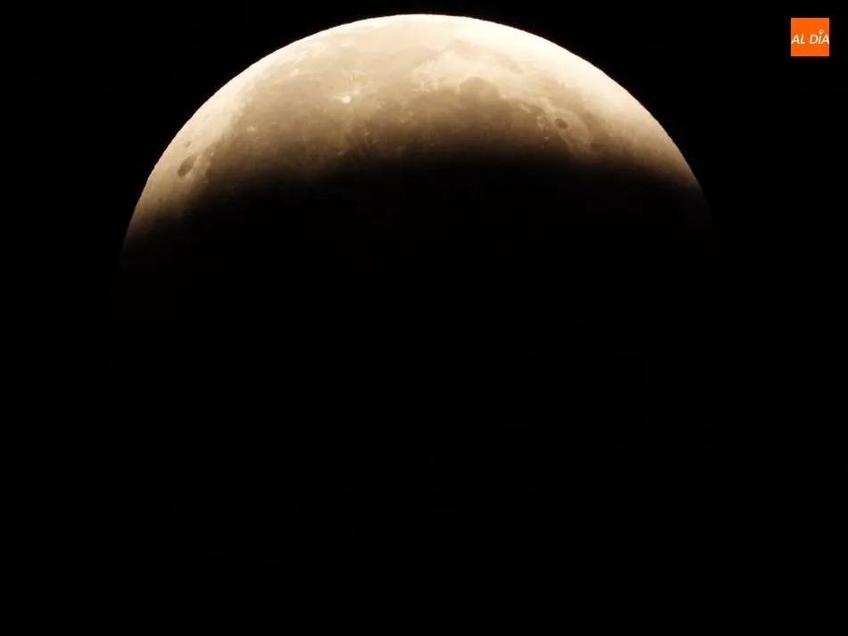 Foto 5 - El eclipse total de Luna y la superluna captados por la c&aacute;mara de Juli&aacute;n Mateos  