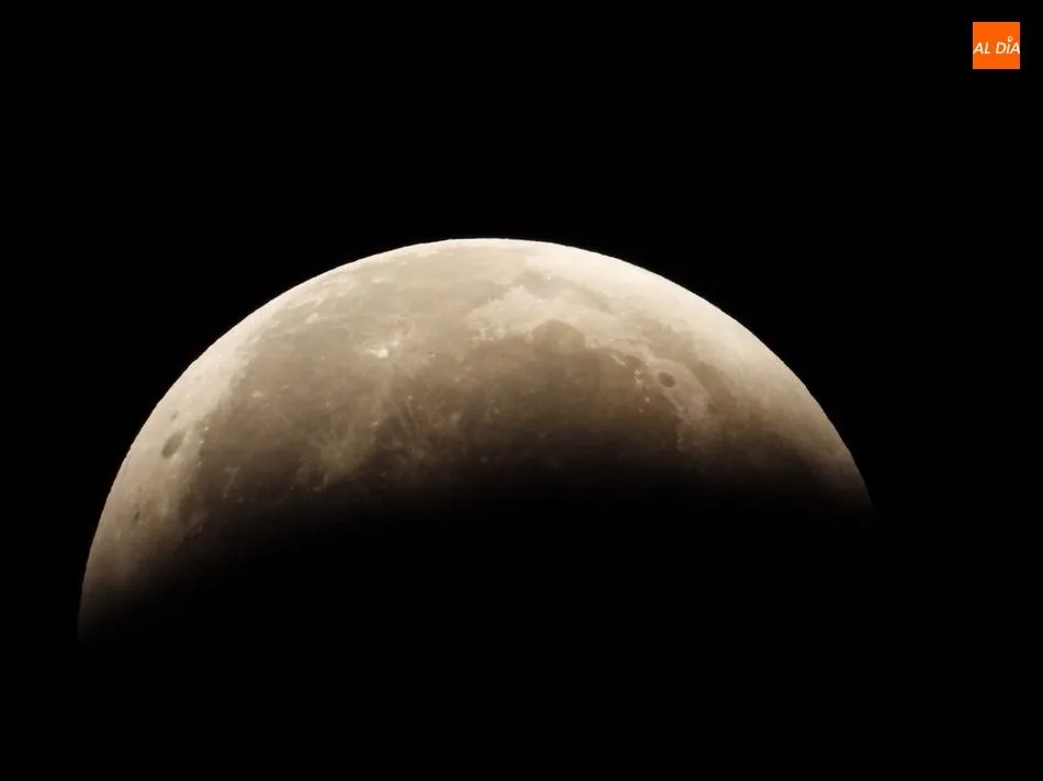 Foto 4 - El eclipse total de Luna y la superluna captados por la c&aacute;mara de Juli&aacute;n Mateos  