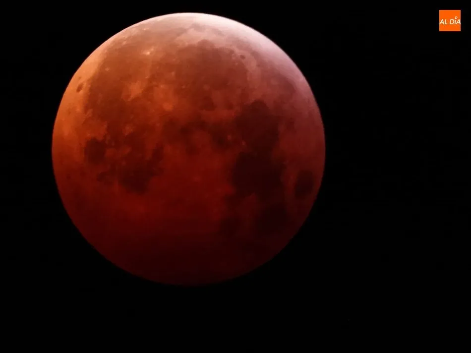 Foto 6 - El eclipse total de Luna y la superluna captados por la c&aacute;mara de Juli&aacute;n Mateos  