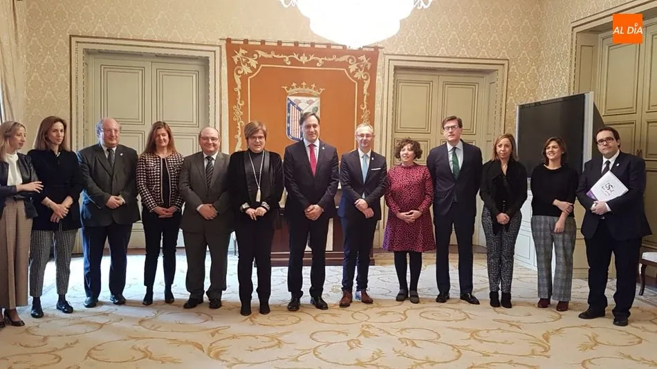 Foto 4 - Salamanca recuerda el VIII Centenario de la Universidad con una placa en la Plaza Mayor