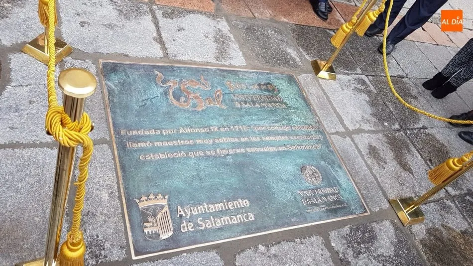Foto 9 - Salamanca recuerda el VIII Centenario de la Universidad con una placa en la Plaza Mayor