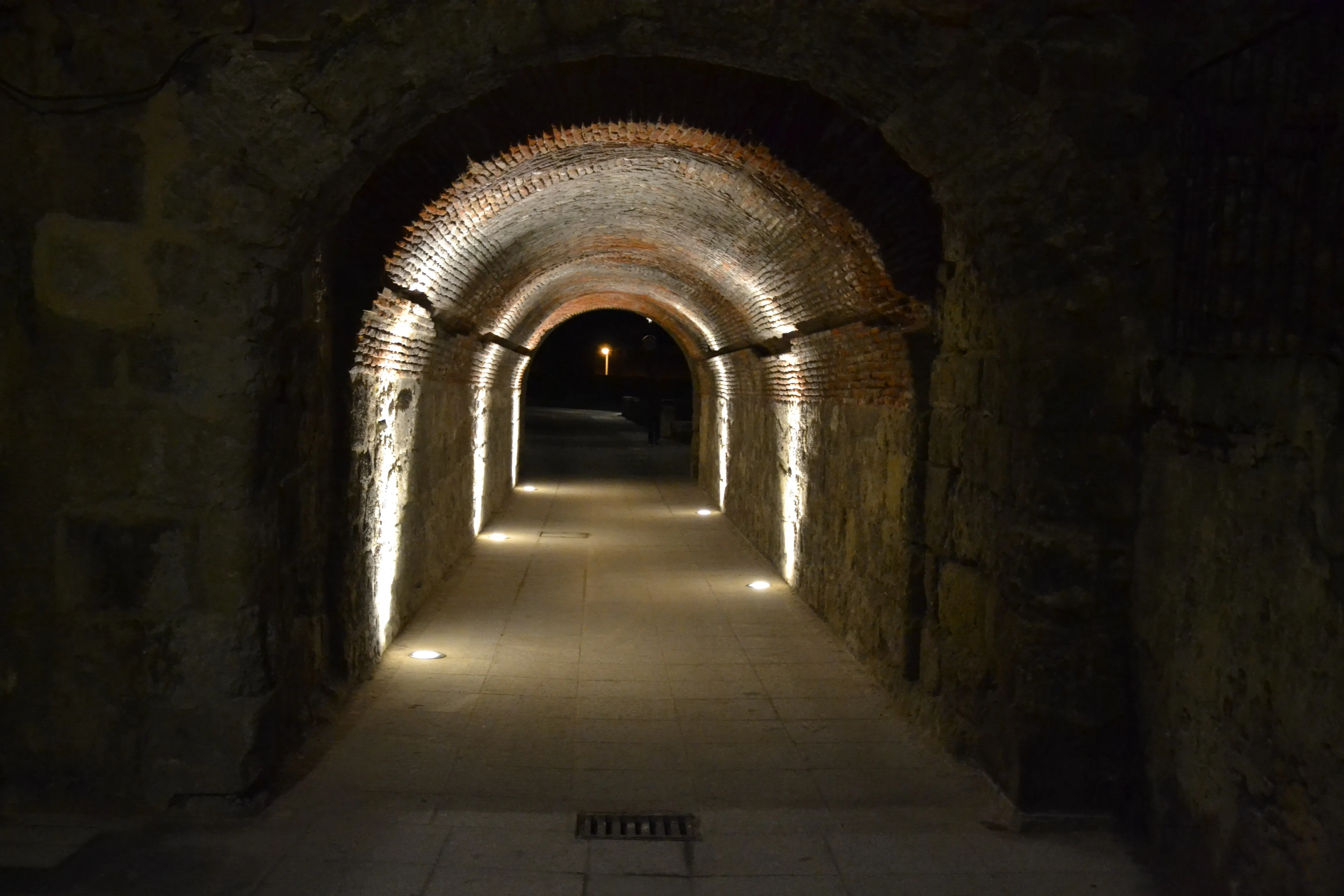 Así luce la bóveda de la Rúa del Sol con su nueva iluminación  