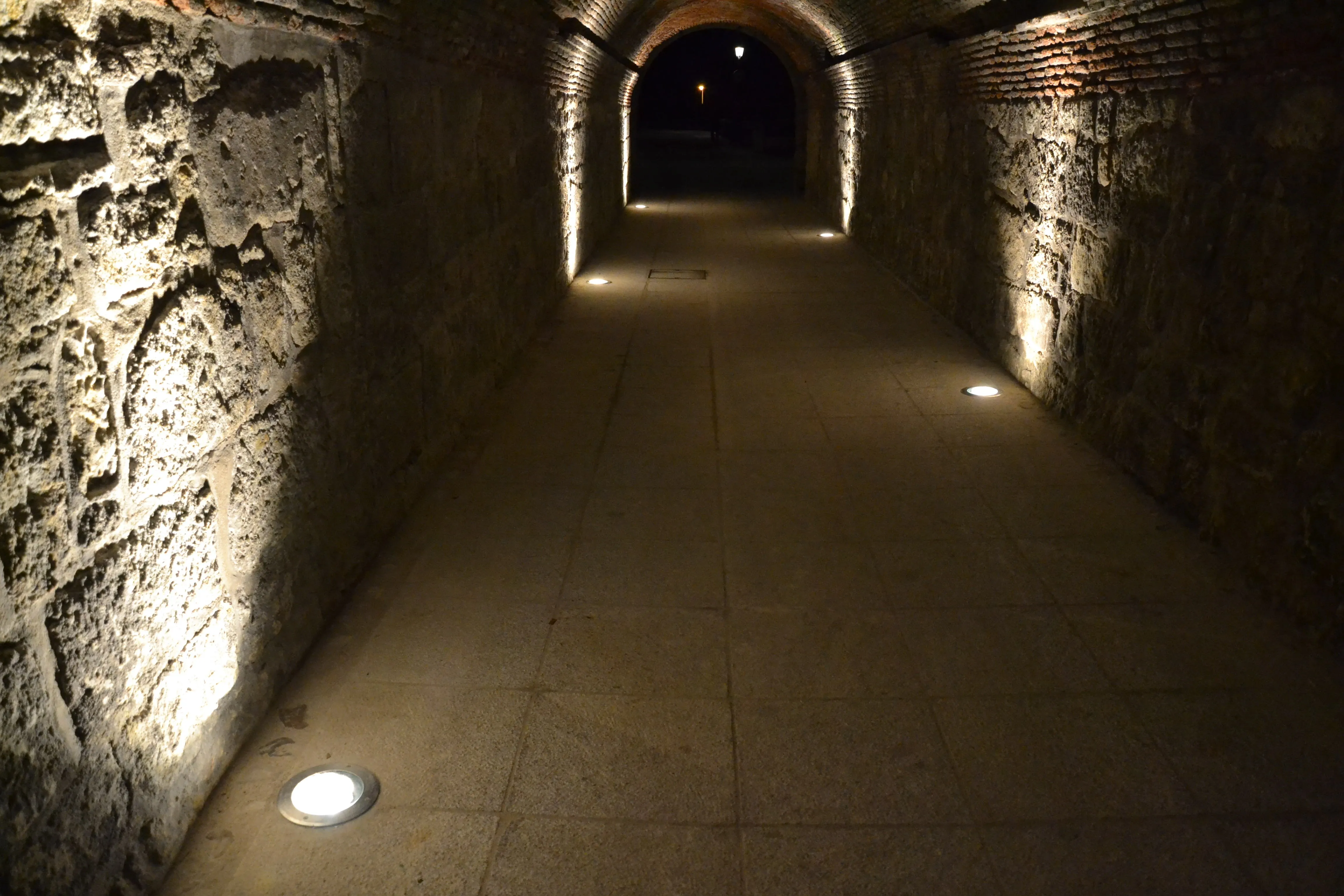 Foto 2 - As&iacute; luce la b&oacute;veda de la R&uacute;a del Sol con su nueva iluminaci&oacute;n  