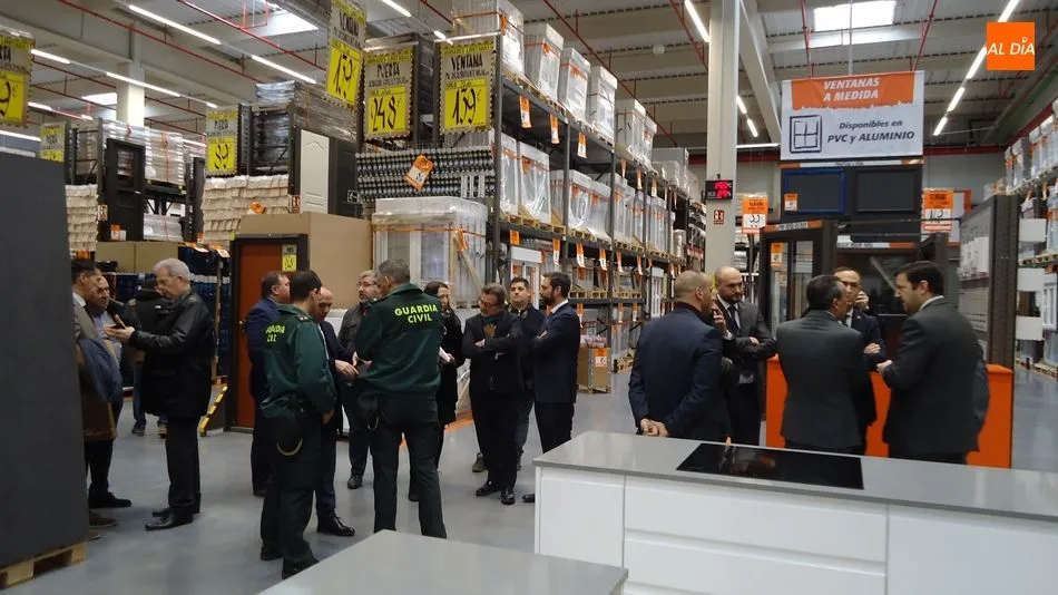 Foto 10 - Bricomart inaugura su almac&eacute;n en Salamanca con el respaldo de autoridades y profesionales  
