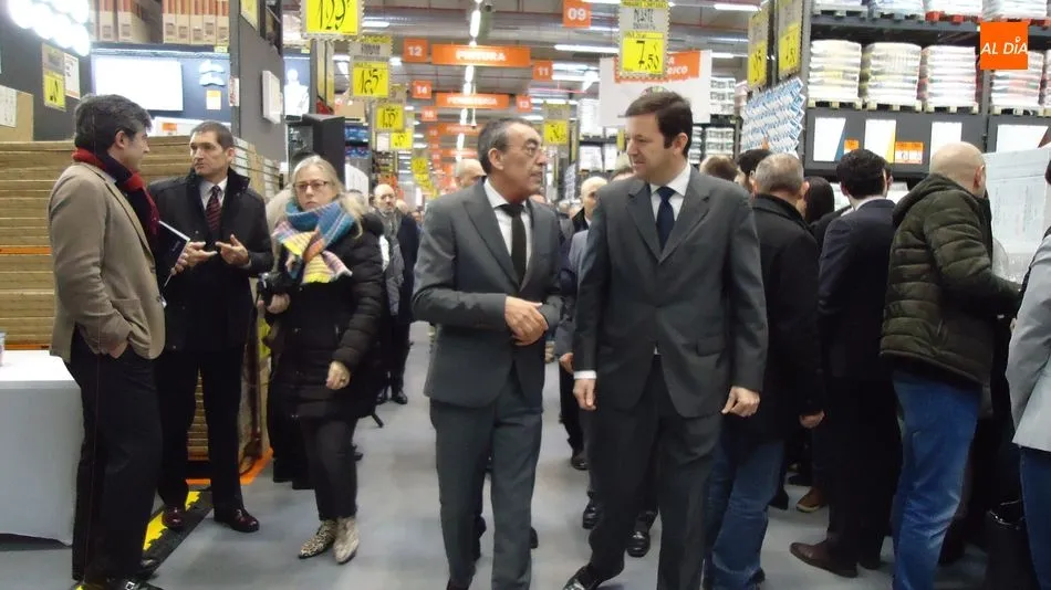 Foto 7 - Bricomart inaugura su almac&eacute;n en Salamanca con el respaldo de autoridades y profesionales  