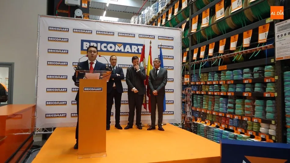 Foto 4 - Bricomart inaugura su almac&eacute;n en Salamanca con el respaldo de autoridades y profesionales  