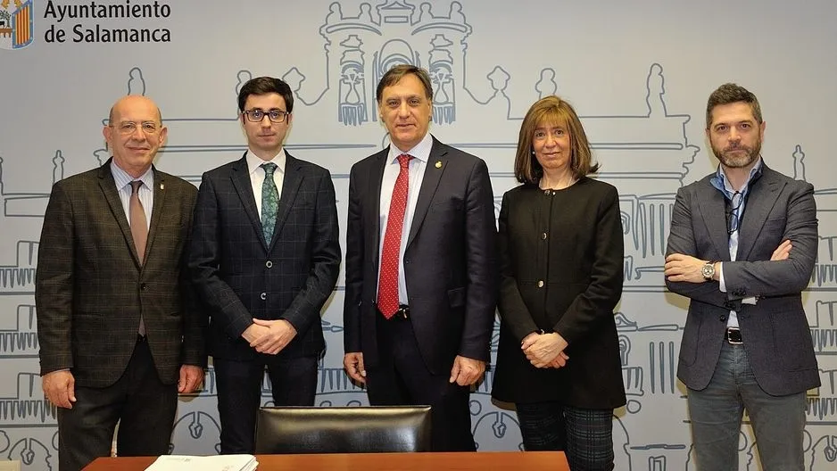 El alcalde ha mantenido un encuentro con el Grupo Municipal Socialista